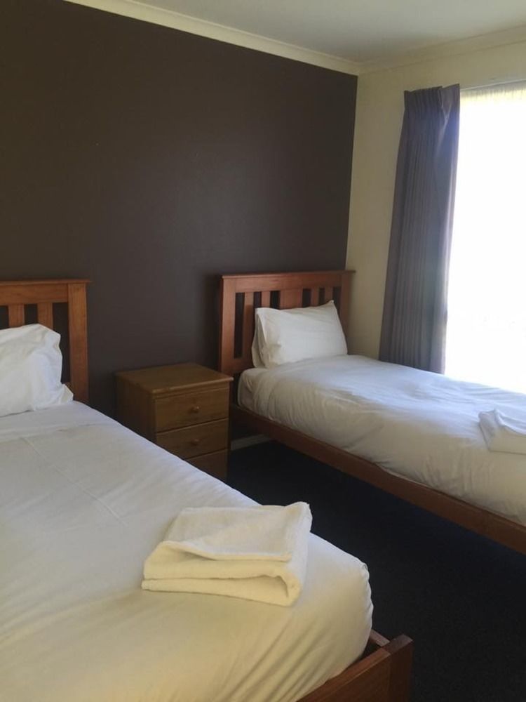 Woodbyne Resort Wimbledon Heights Bagian luar foto