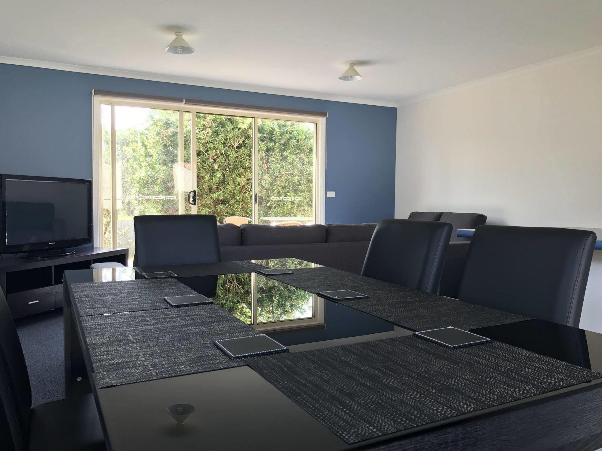 Woodbyne Resort Wimbledon Heights Bagian luar foto