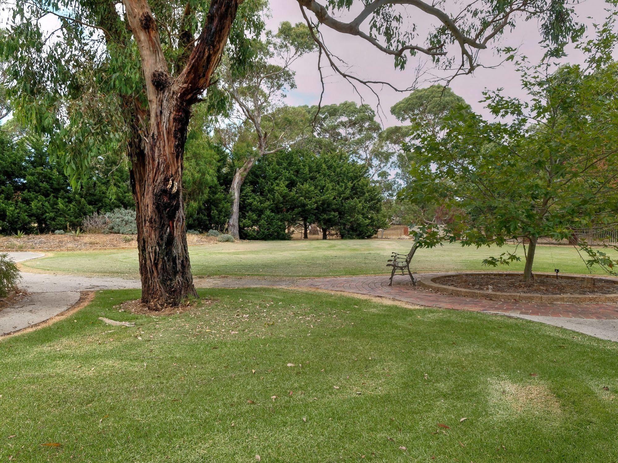 Woodbyne Resort Wimbledon Heights Bagian luar foto