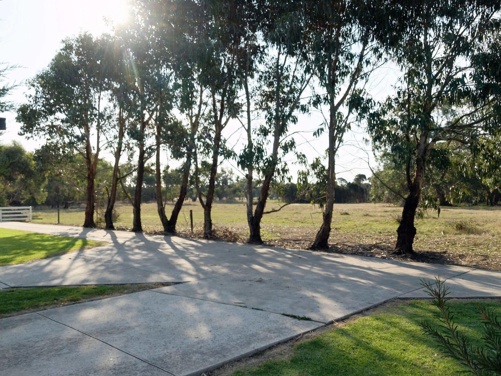 Woodbyne Resort Wimbledon Heights Bagian luar foto